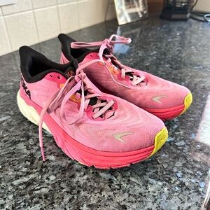 Hoka Arahi 6 (size 9.5 women’s)